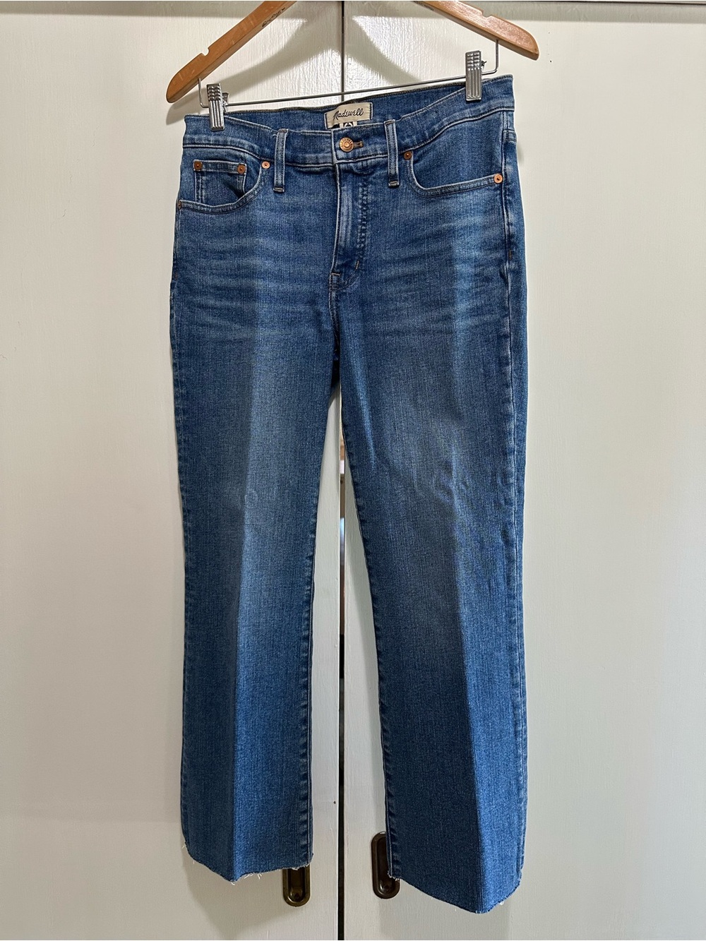 Madewell Wonen’s Mid-Rise Kick Out Crop Jeans